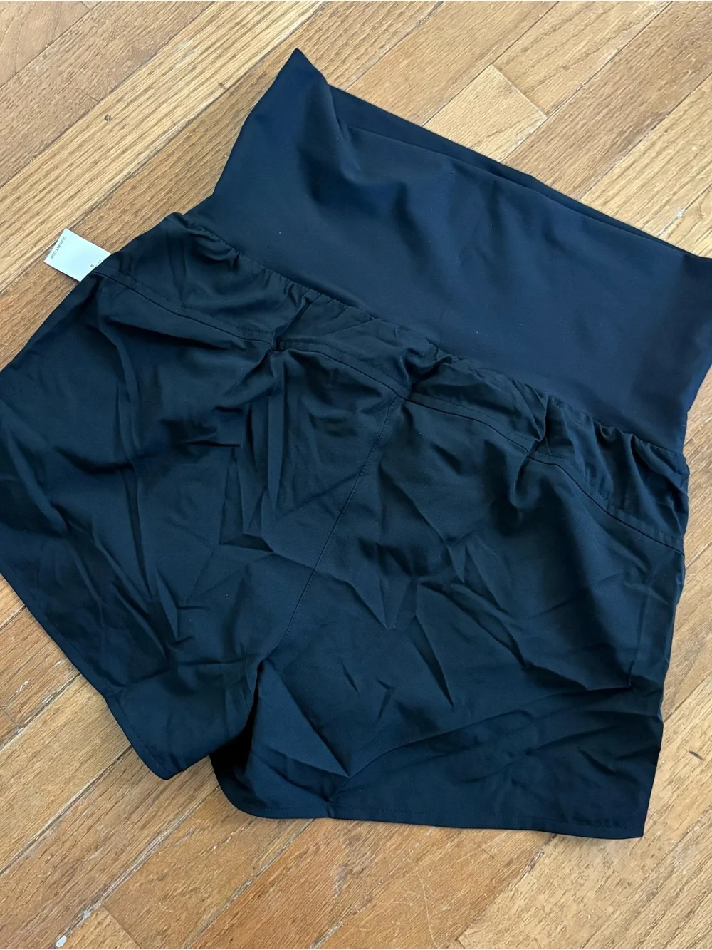 NWT // Old Navy // Maternity Rollover-Waist StretchTech Run Shorts - 3in inseam - Picture 5 of 7